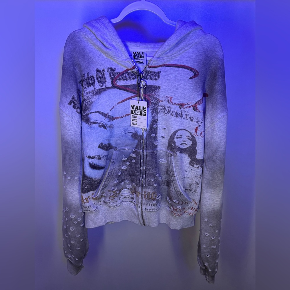 VALE USA Vintage-Style Distressed Graphic Zip-Up Hoodie – Grey (Size S)